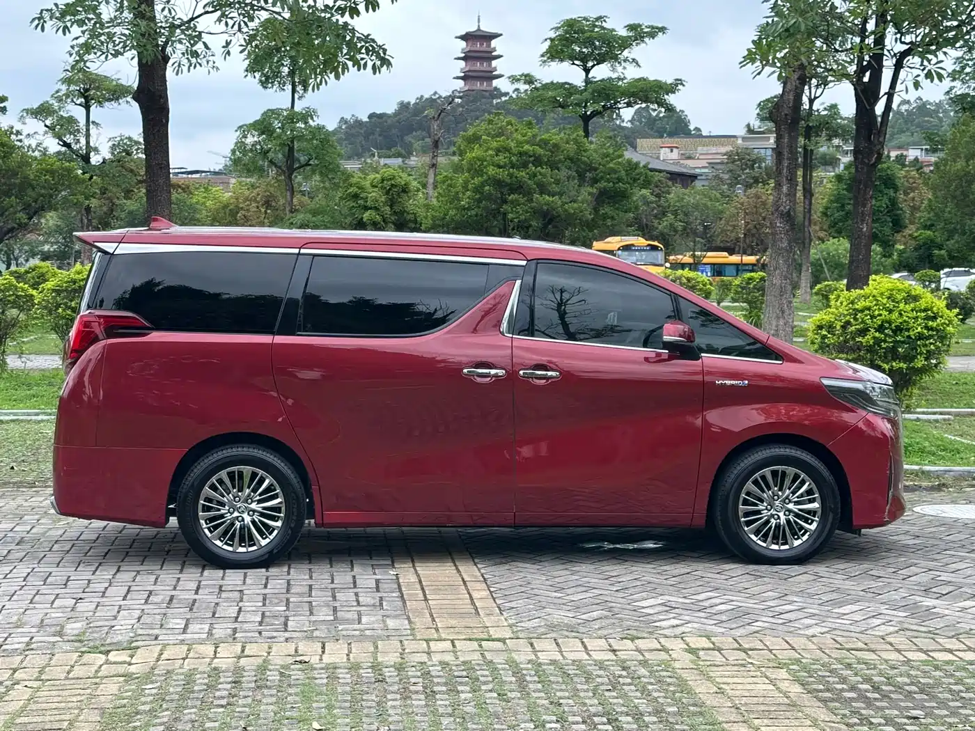 Toyota Alphard 2020 Hybrid 2.5L Premium Edition фото 31