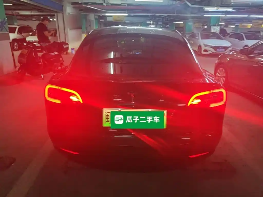 Фото 6 - Tesla Model 3