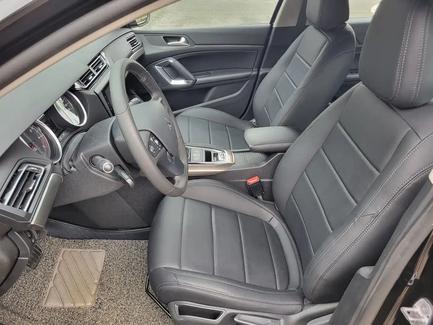 Peugeot 408 2015 Model 1.2T Automatic Luxury Edition фото 13