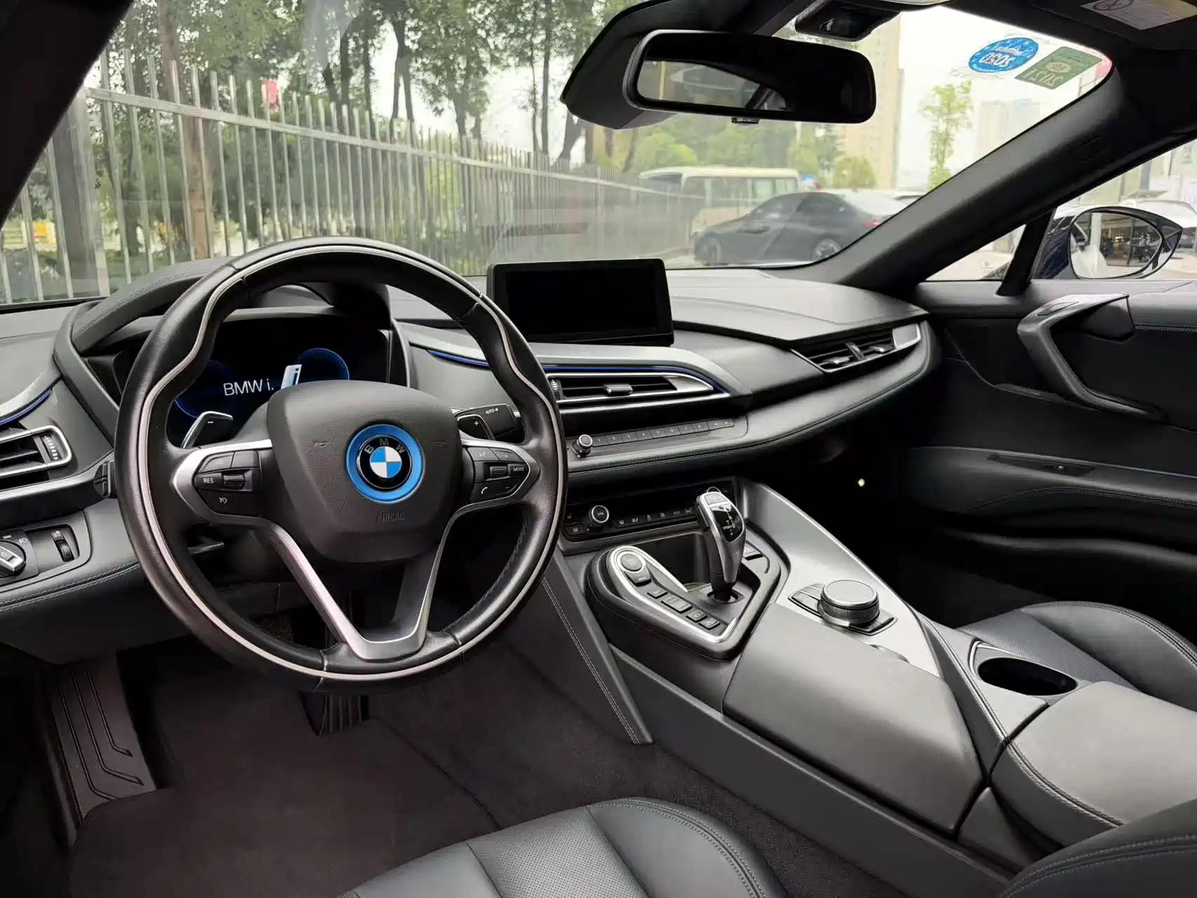 Photo 12 - BMW i8