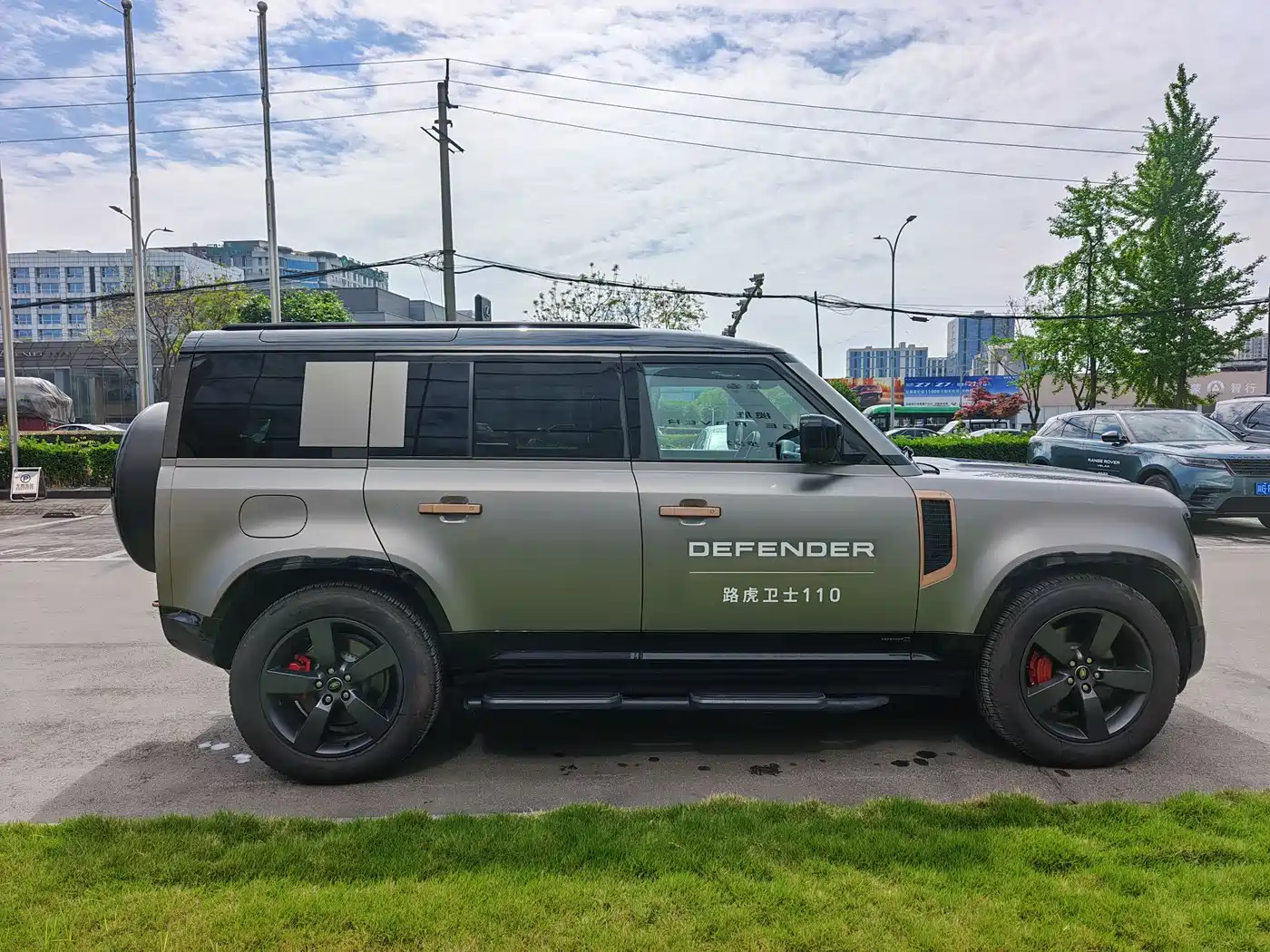 Land Rover Defender 2025 110 3.0T P400 X фото 8