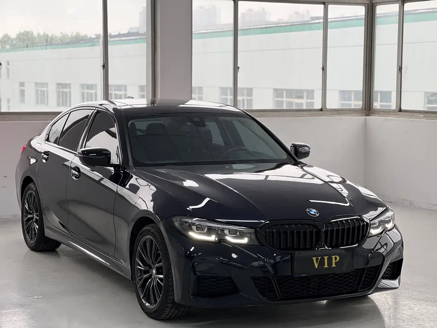 BMW 3 Series 2022 325i M Sport Shadow Edition фото 4