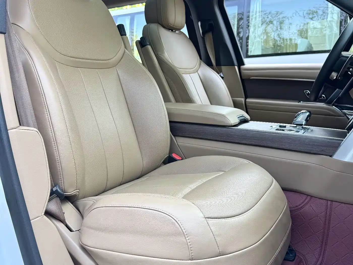 Land Rover Range Rover 2023 3.0 L6 400PS Golden Age 7-Seater Long Wheelbase фото 16