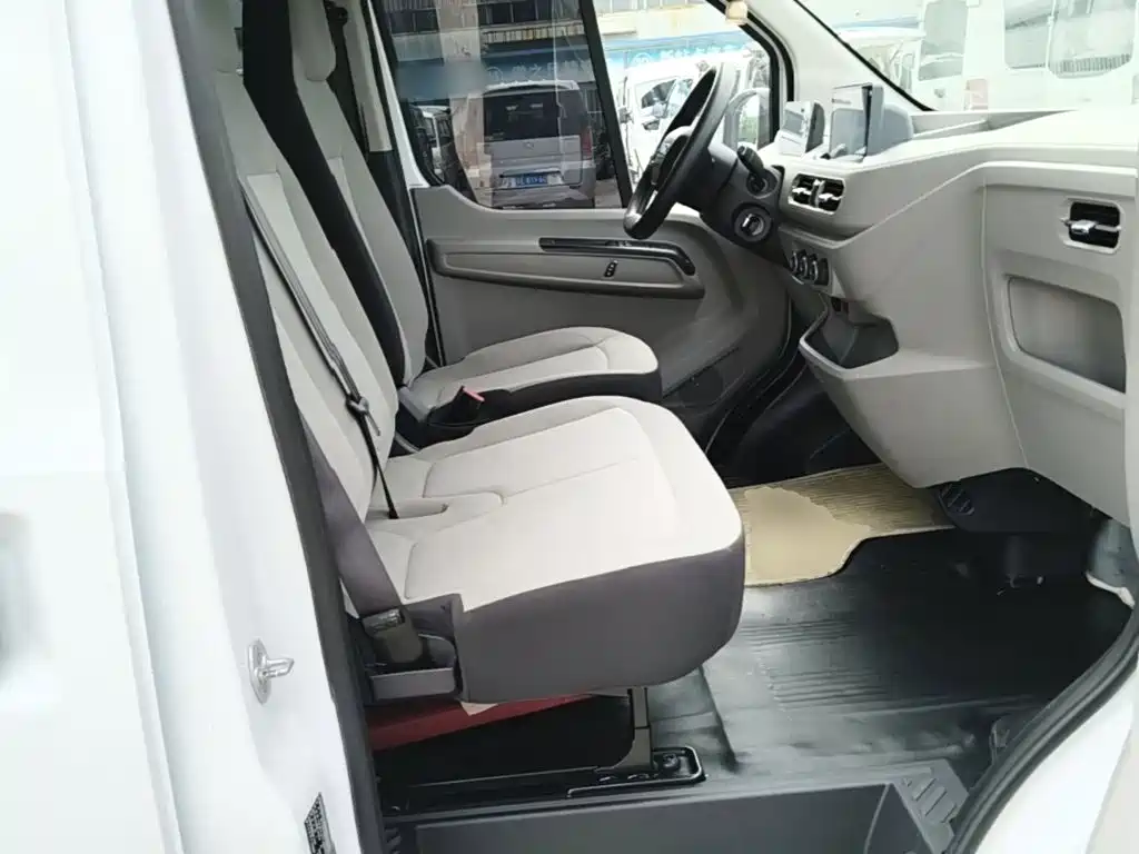 Jiangling E-Fushun 2025 2025 Clear Window Version 53.58kWh Medium Wheelbase Low Roof