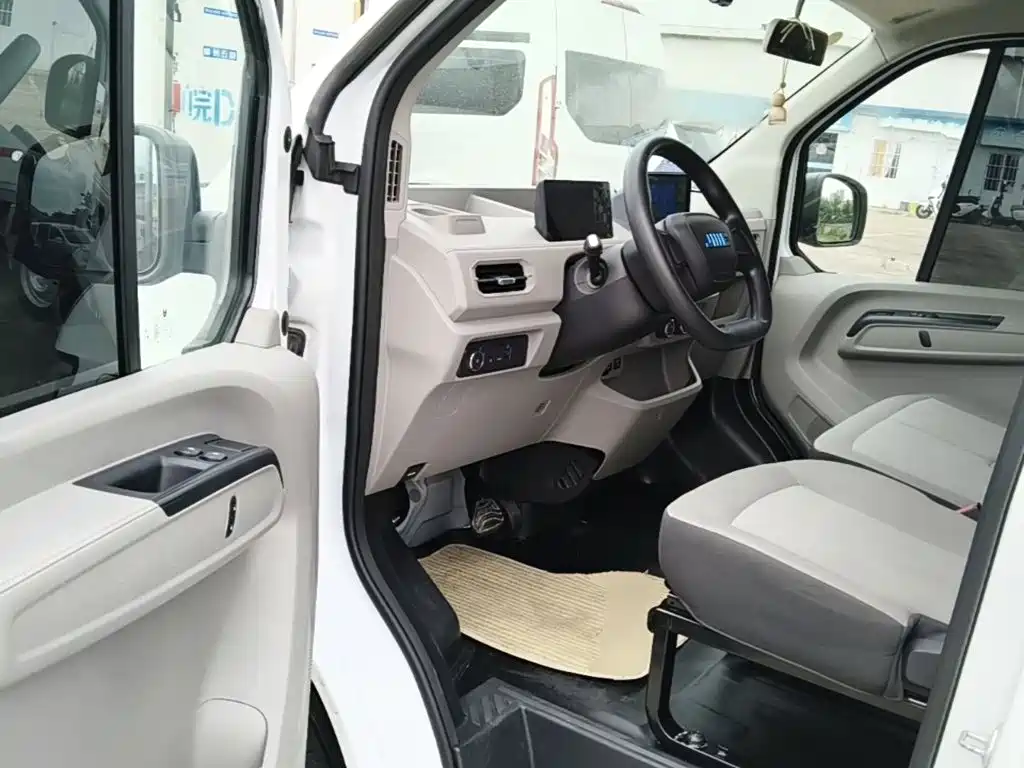 Jiangling E-Fushun 2025 2025 Clear Window Version 53.58kWh Medium Wheelbase Low Roof