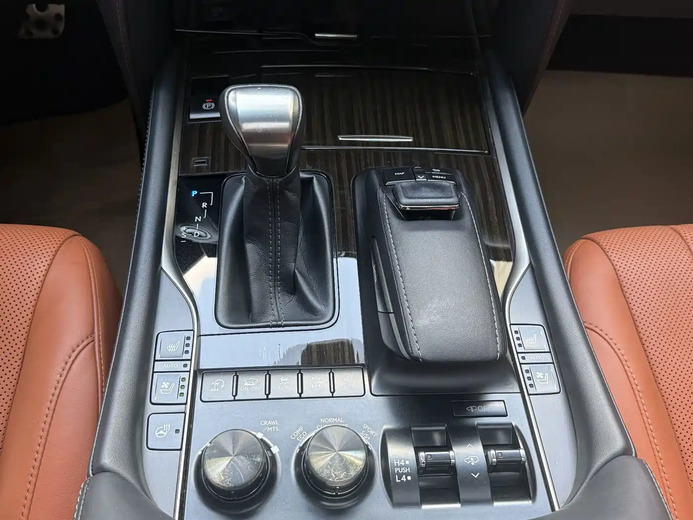 Фото 21 - Lexus LX
