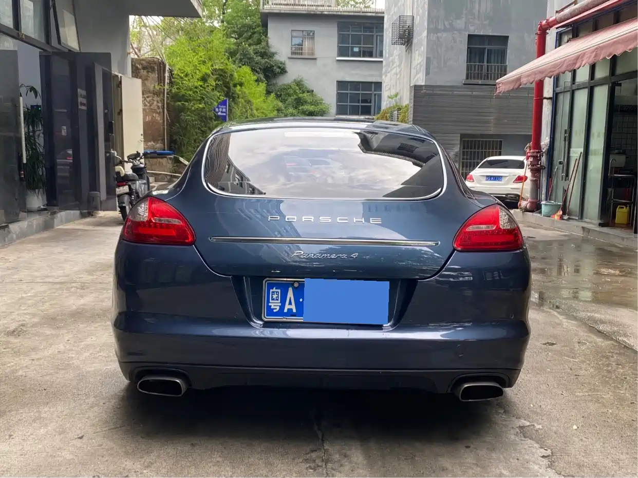Porsche Panamera 2010 Panamera 4 3.6L фото 4