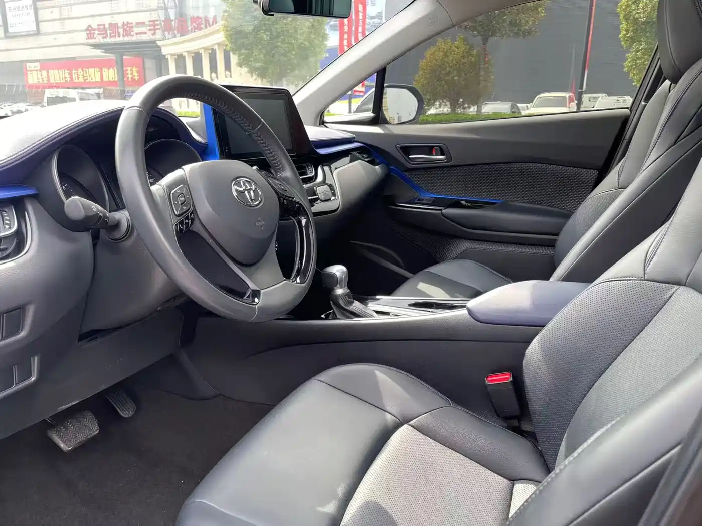Toyota C-HR 2021 2.0L Luxury Edition фото 4