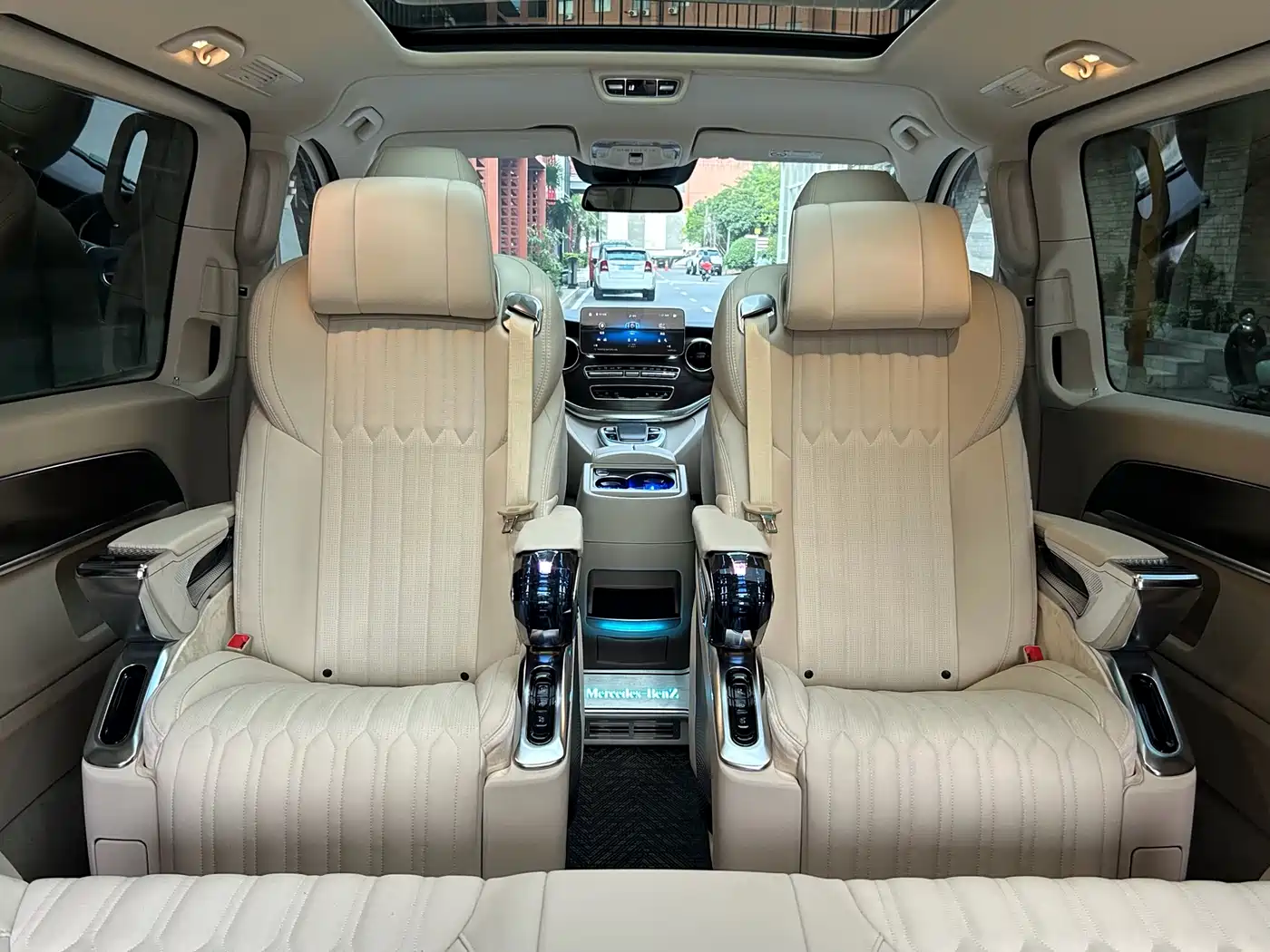Mercedes-Benz V-Class 2022 V 260 Pilot Edition фото 17