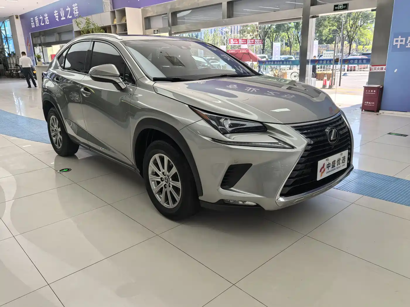 Фото 3 - Lexus NX