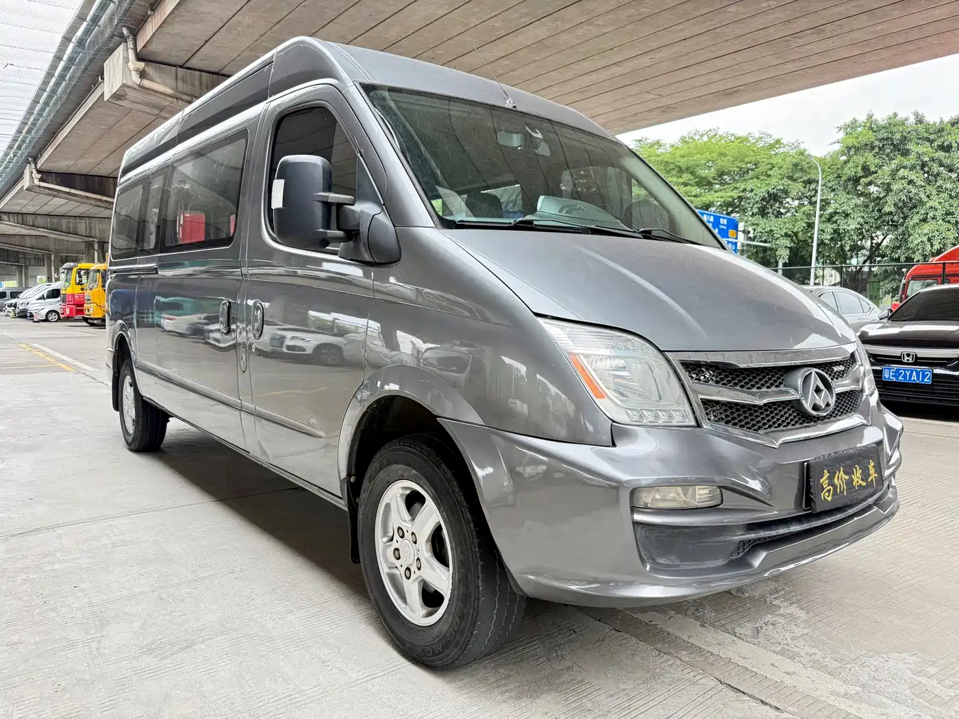 SAIC Maxus Xintu V80 2016 2.5T AMT Aoyun Express China V Long Wheelbase Medium Roof 7-seater фото 3