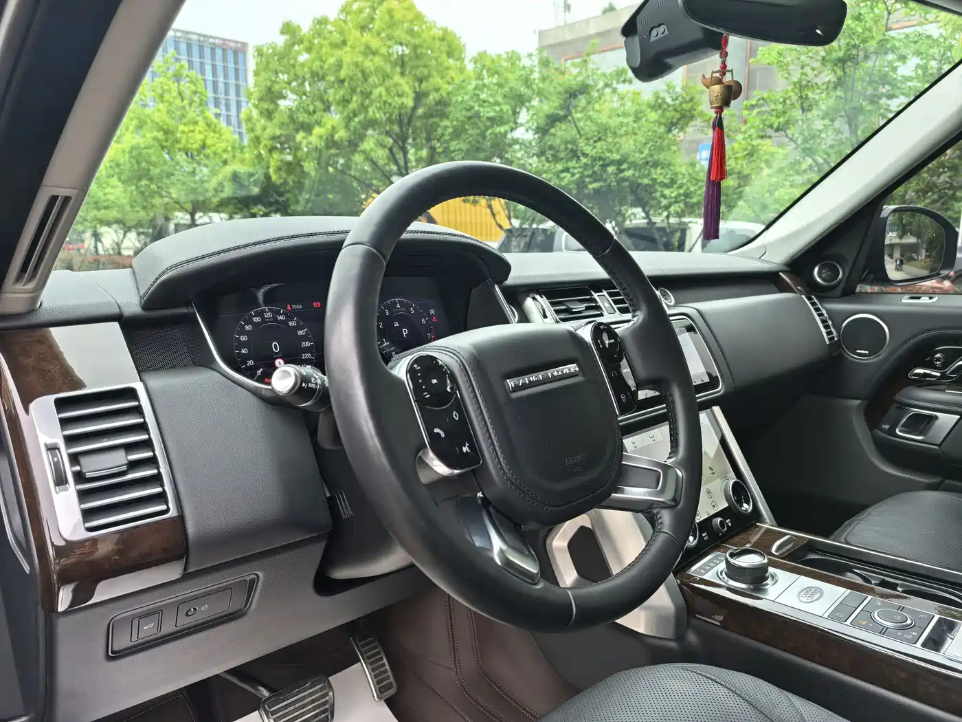 Land Rover Range Rover 2021 3.0 L6 Heritage Extended Classic Edition фото 6