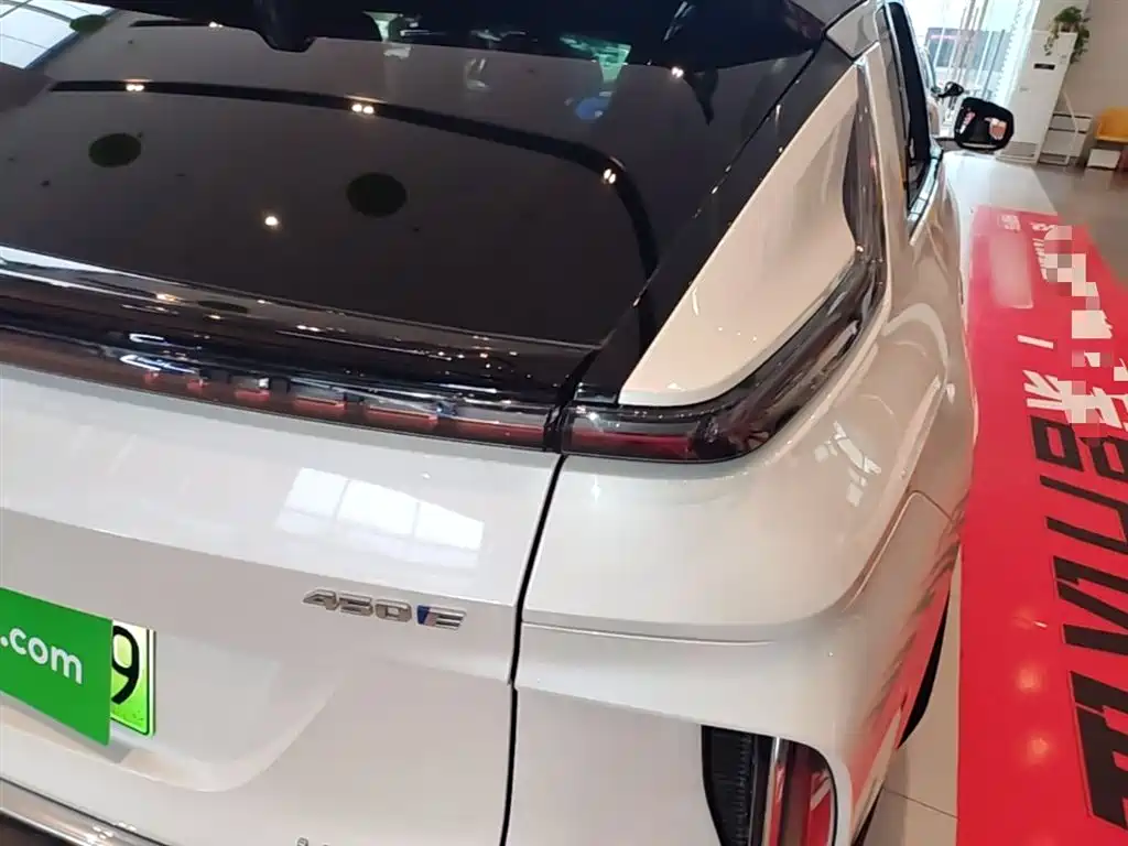 Cadillac IQ Rui Ge 2022 Rear-Wheel Drive Long Range Premium Edition фото 8