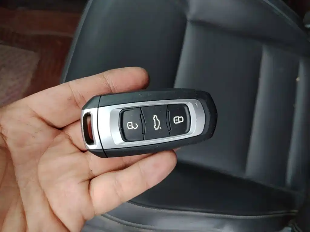 Фото 9 - Geely Emgrand X6