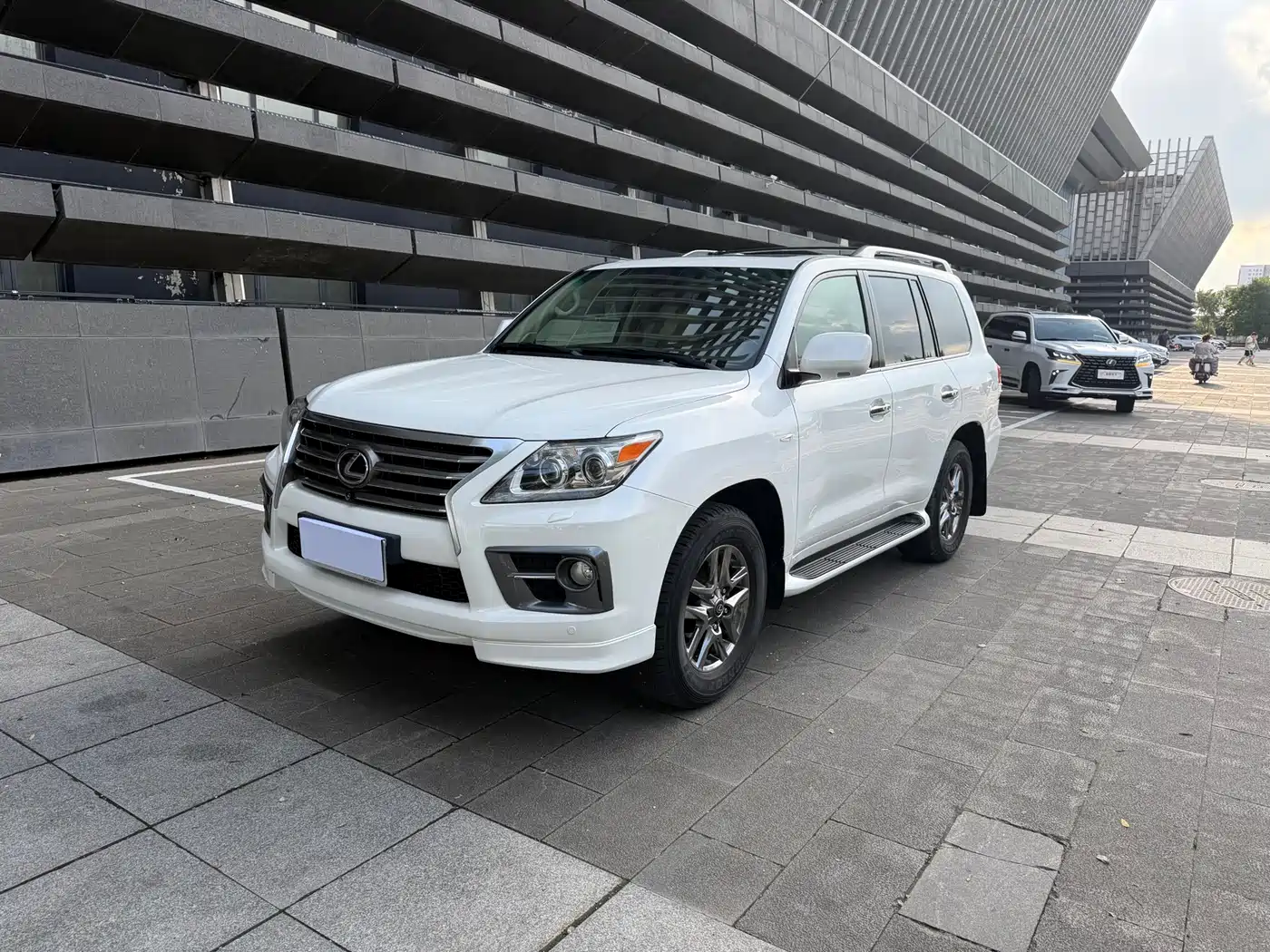 Photo 2 - Lexus LX