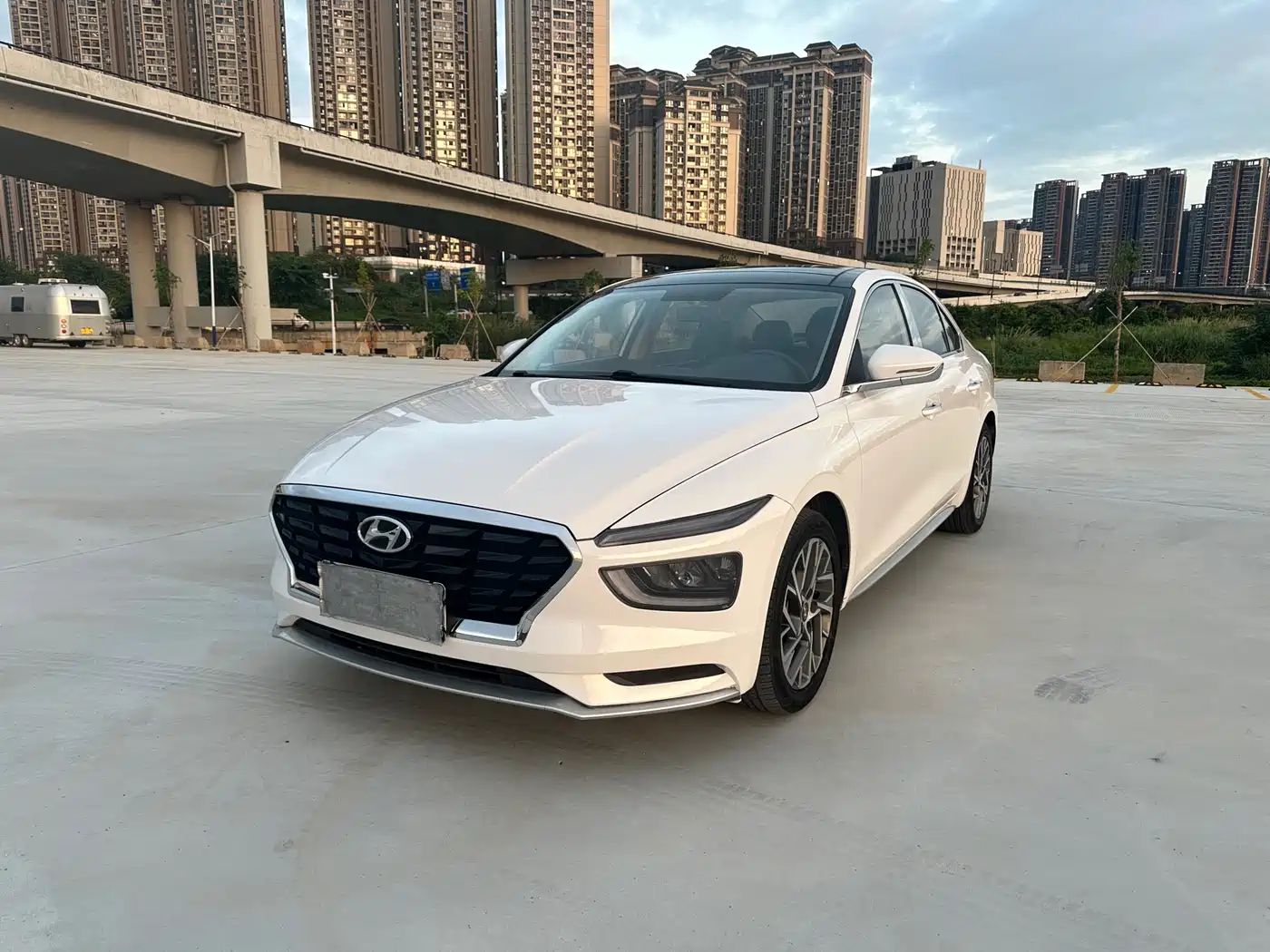 Hyundai Mistra 2021 1.8L CVT GLX Elite