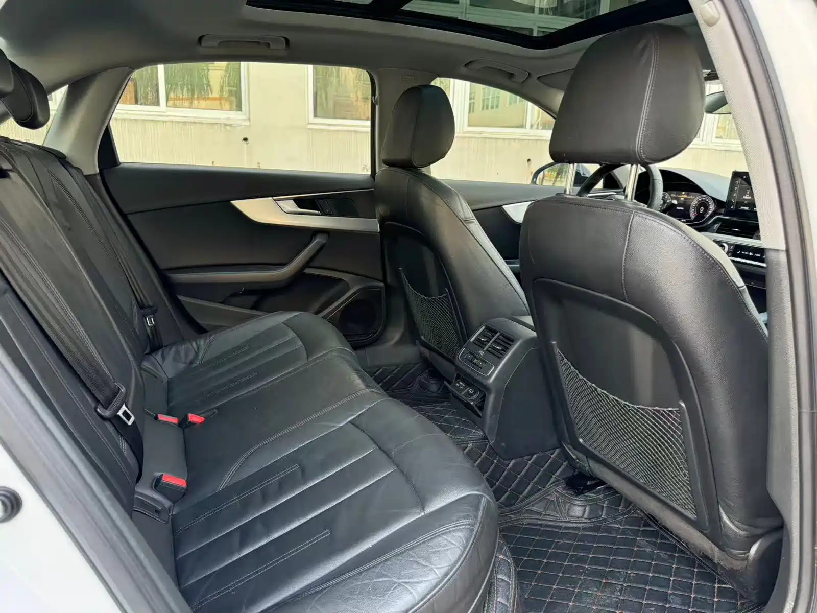 Фото 6 - Audi A4L