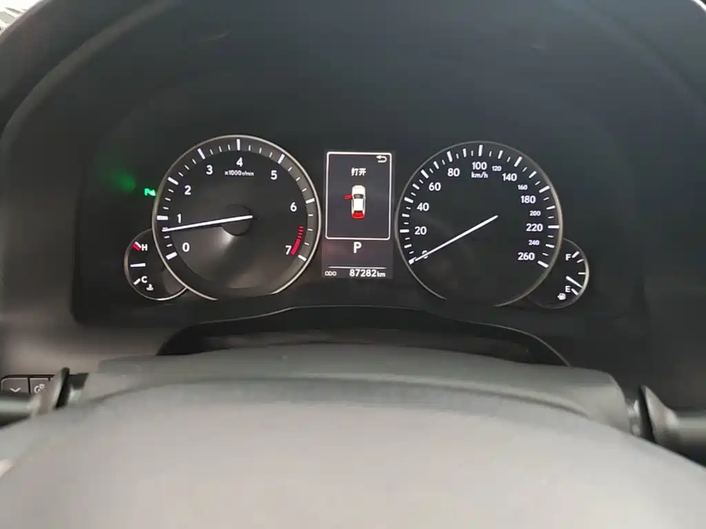 Фото 12 - Lexus ES
