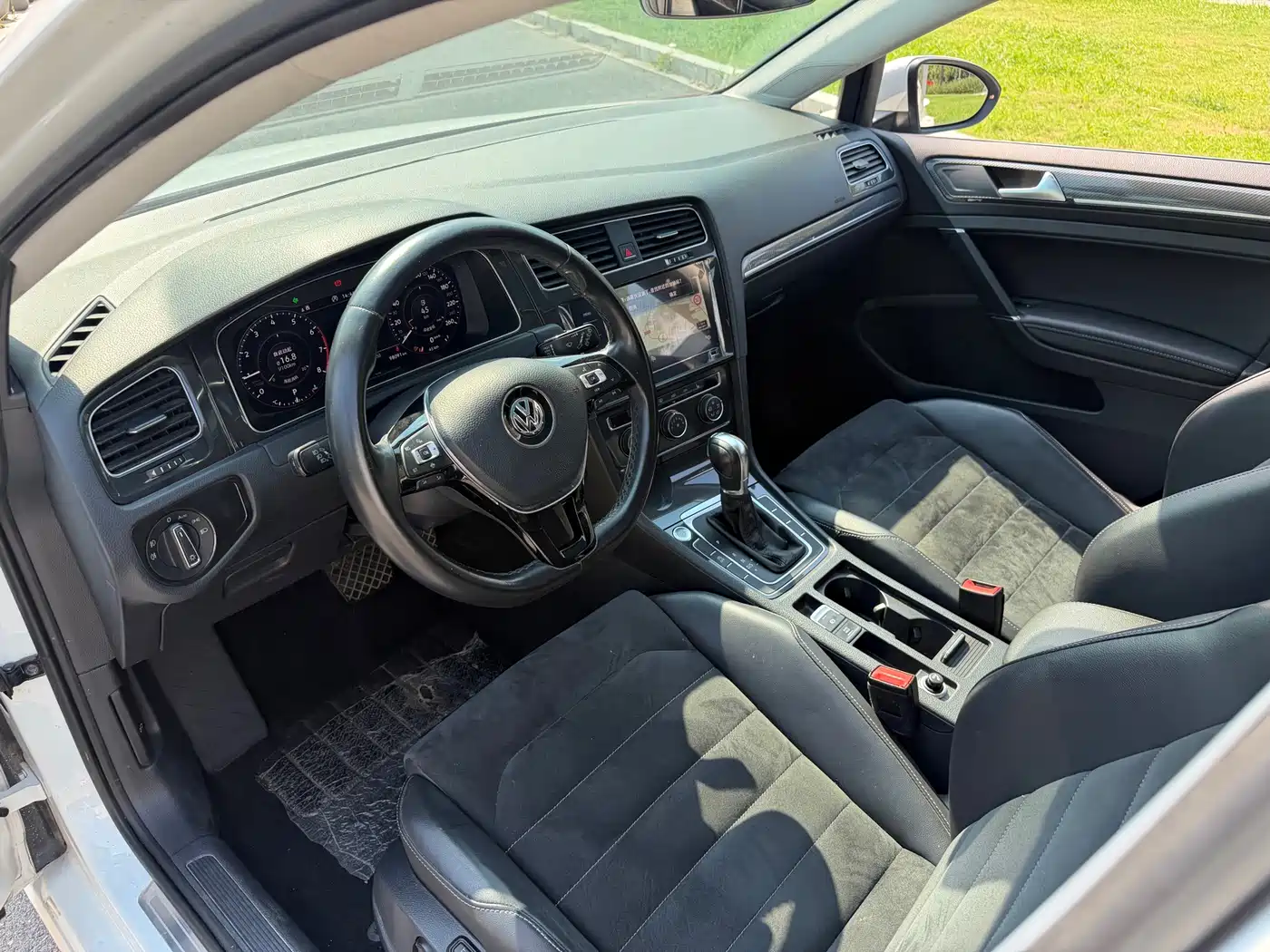 Фото 8 - Volkswagen Golf