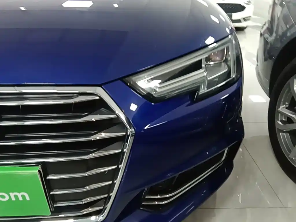 Фото 24 - Audi A4L