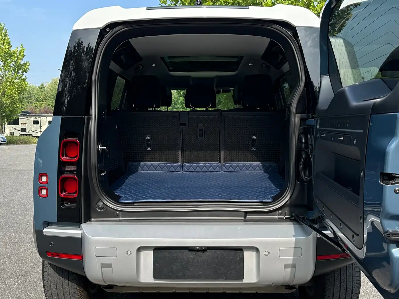 Land Rover Defender 2020 Model 110 P400 SE фото 13