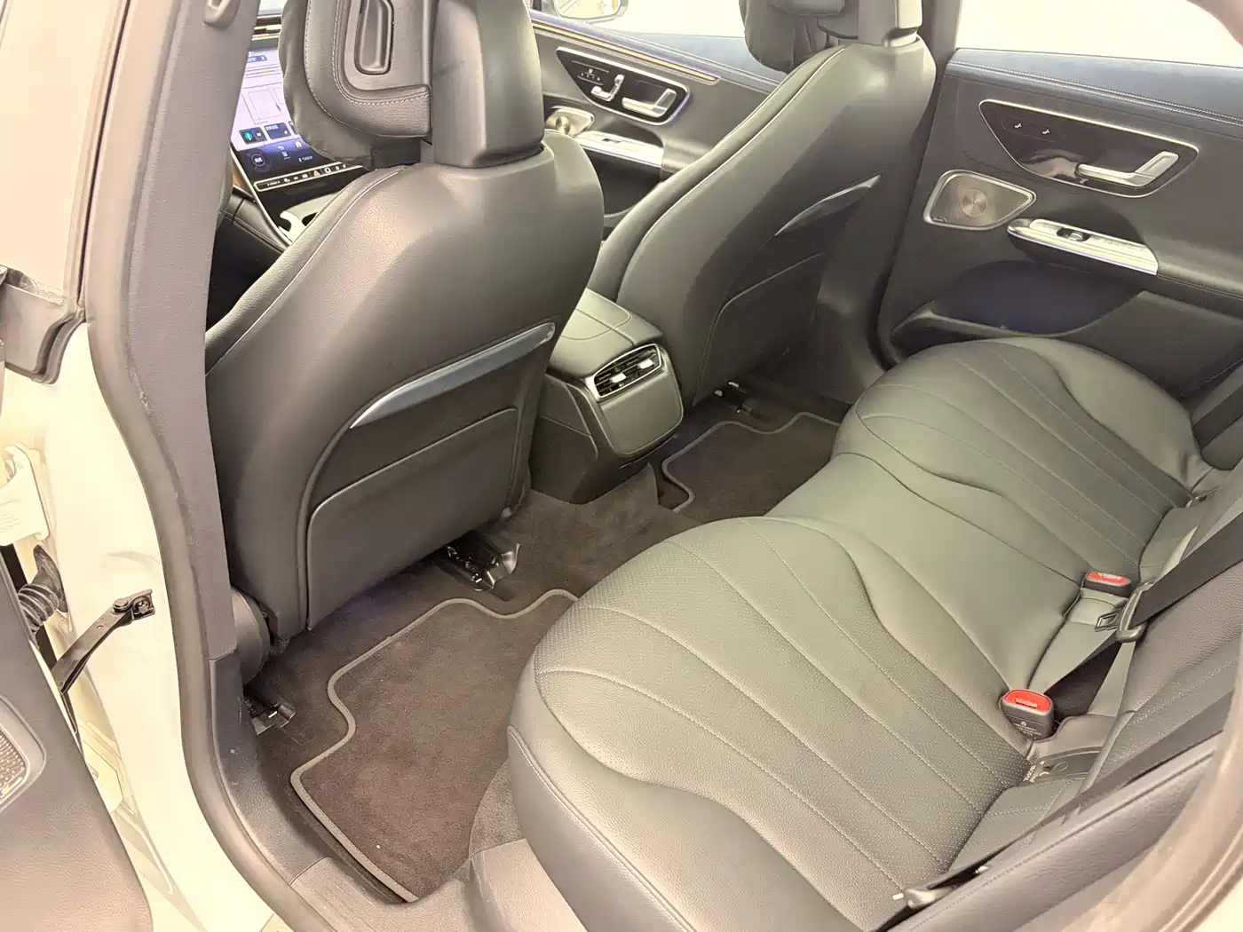 Mercedes-Benz EQE 2025 2025 Model 500 4MATIC Luxury Edition