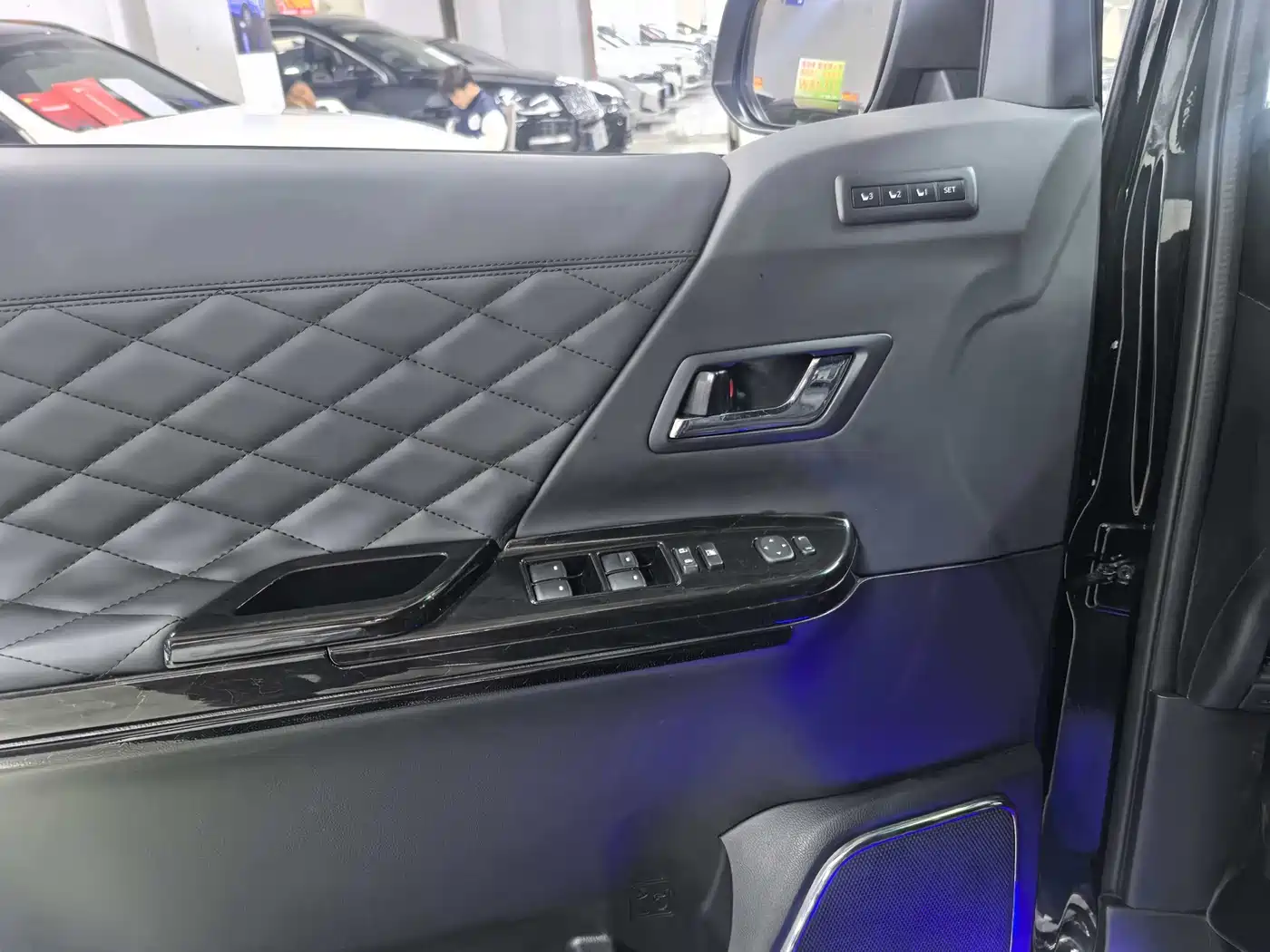 Toyota Alphard 2011 3.5L Luxury Edition фото 16