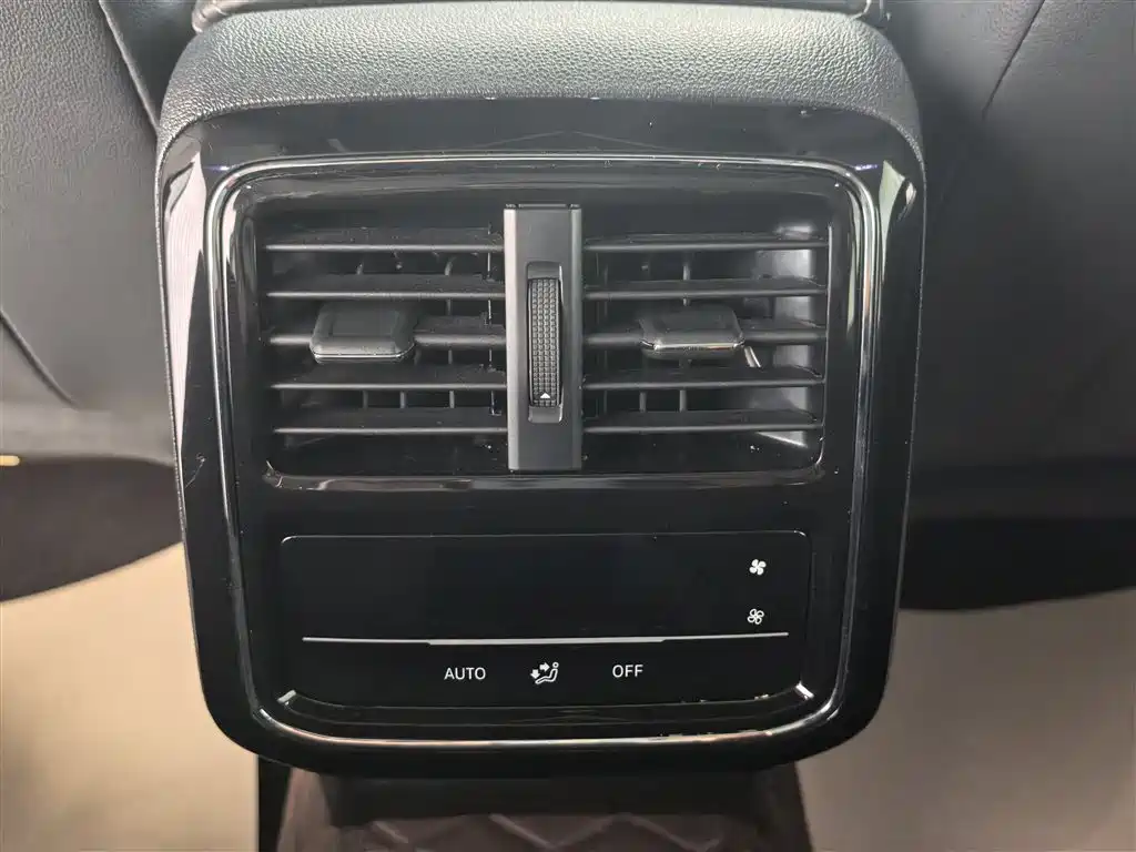 Volkswagen Passat 2024 380TSI Elite Edition фото 17