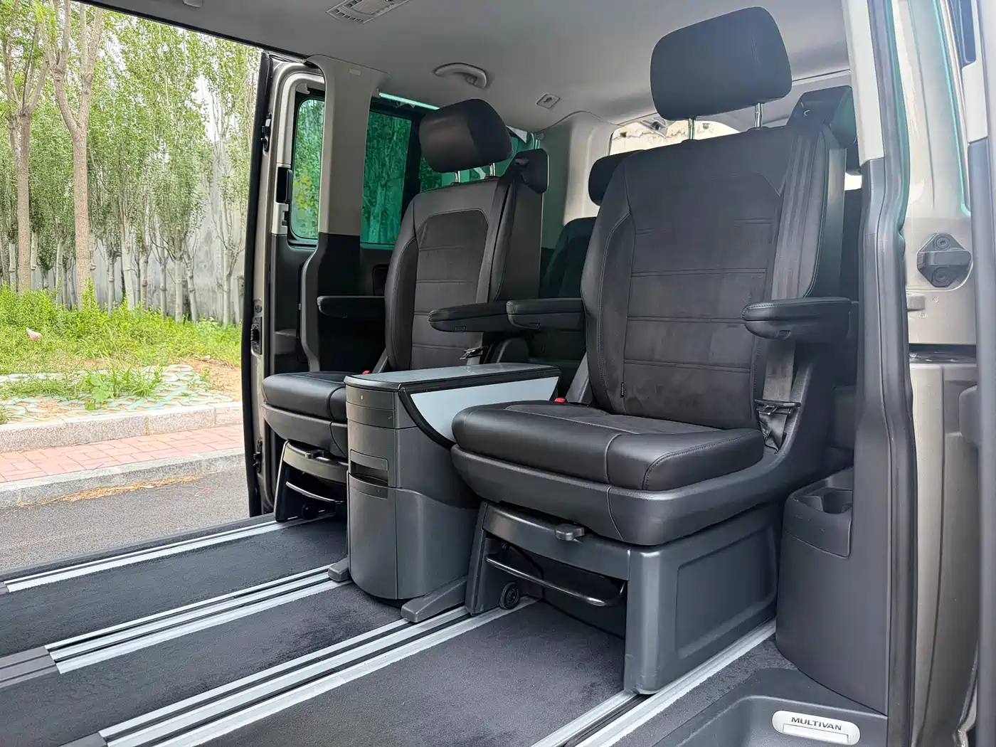 Volkswagen Multivan 2017 2.0TSI 4WD Explorer 7-seater фото 14