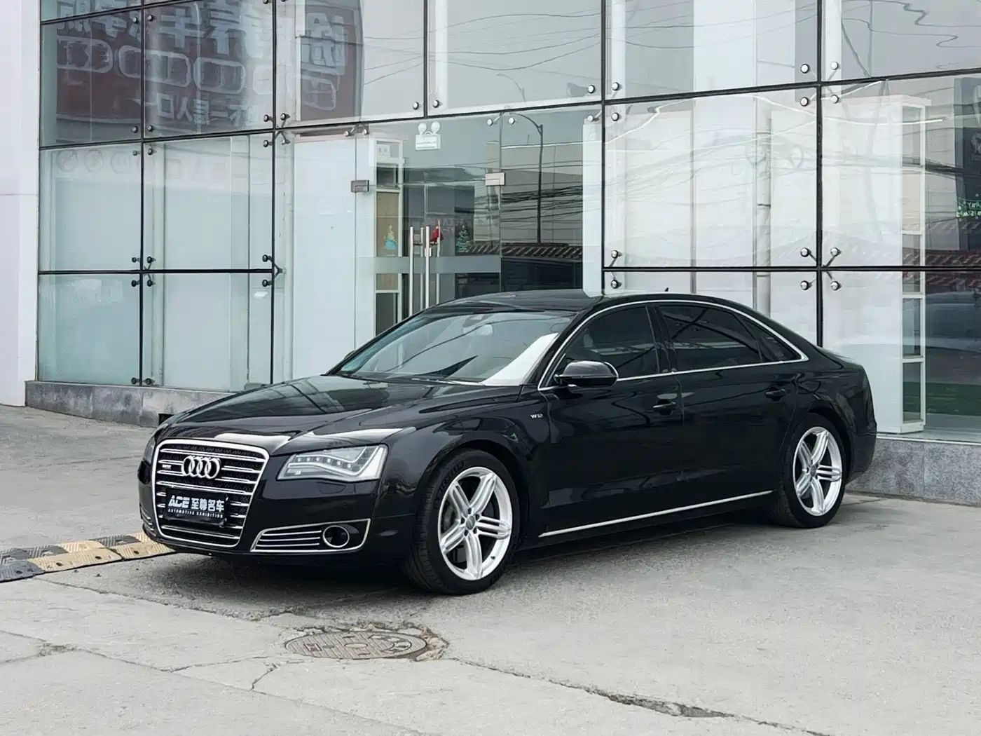 Фото 1 - Audi A8
