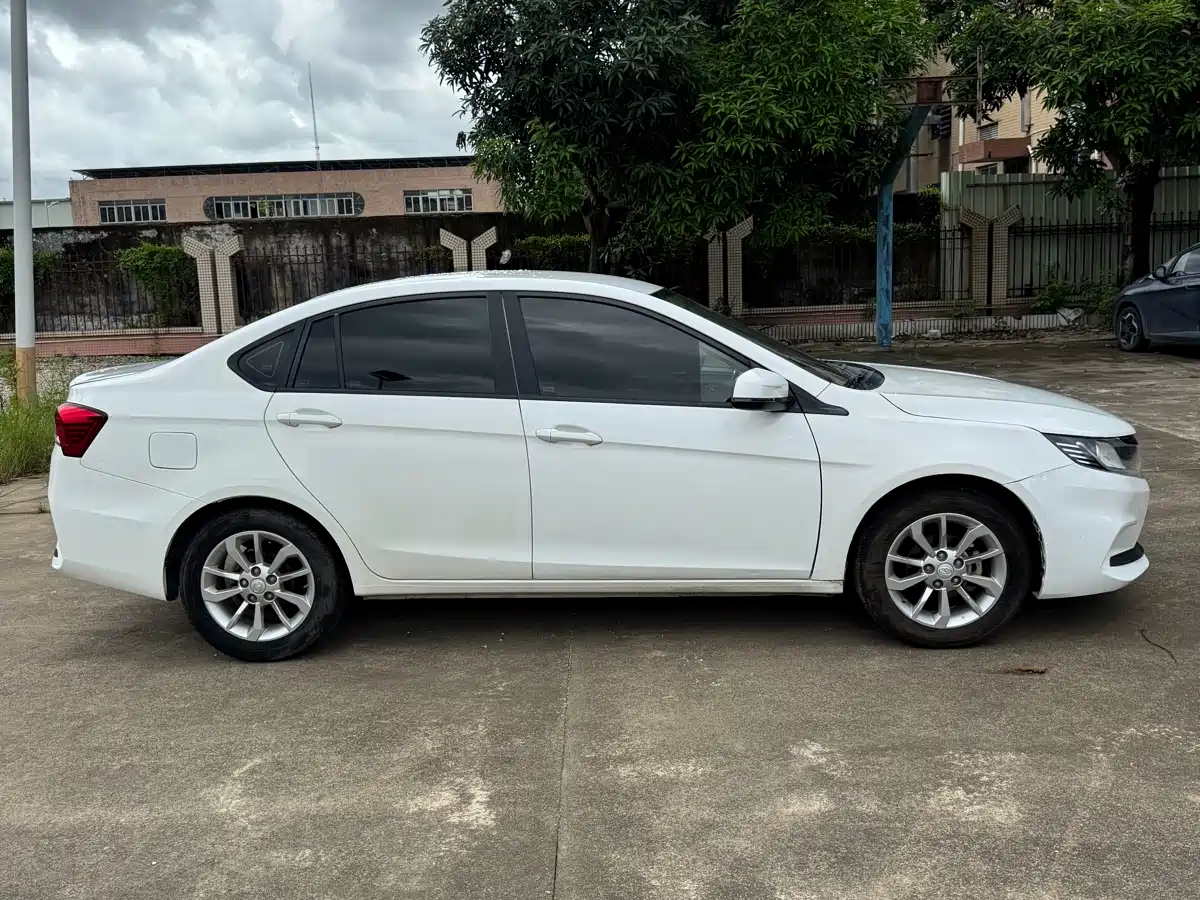 Soueast A5 Wing Dance 2020 2019 1.5L CVT Luxury Edition China V
