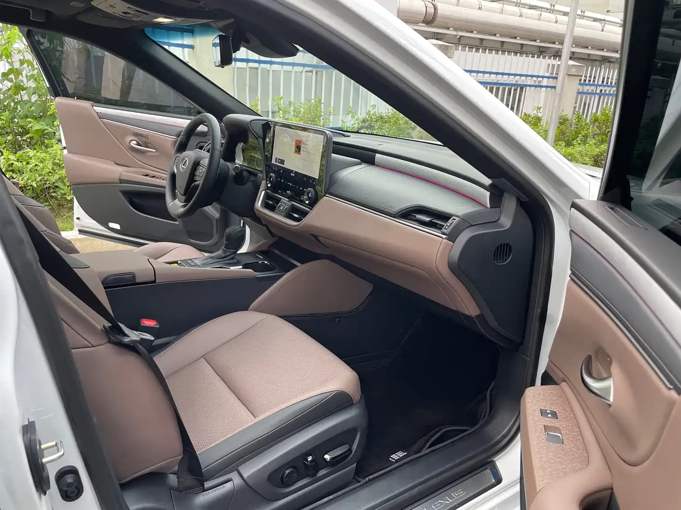 Lexus ES 2025 200 Ultimate Edition фото 17