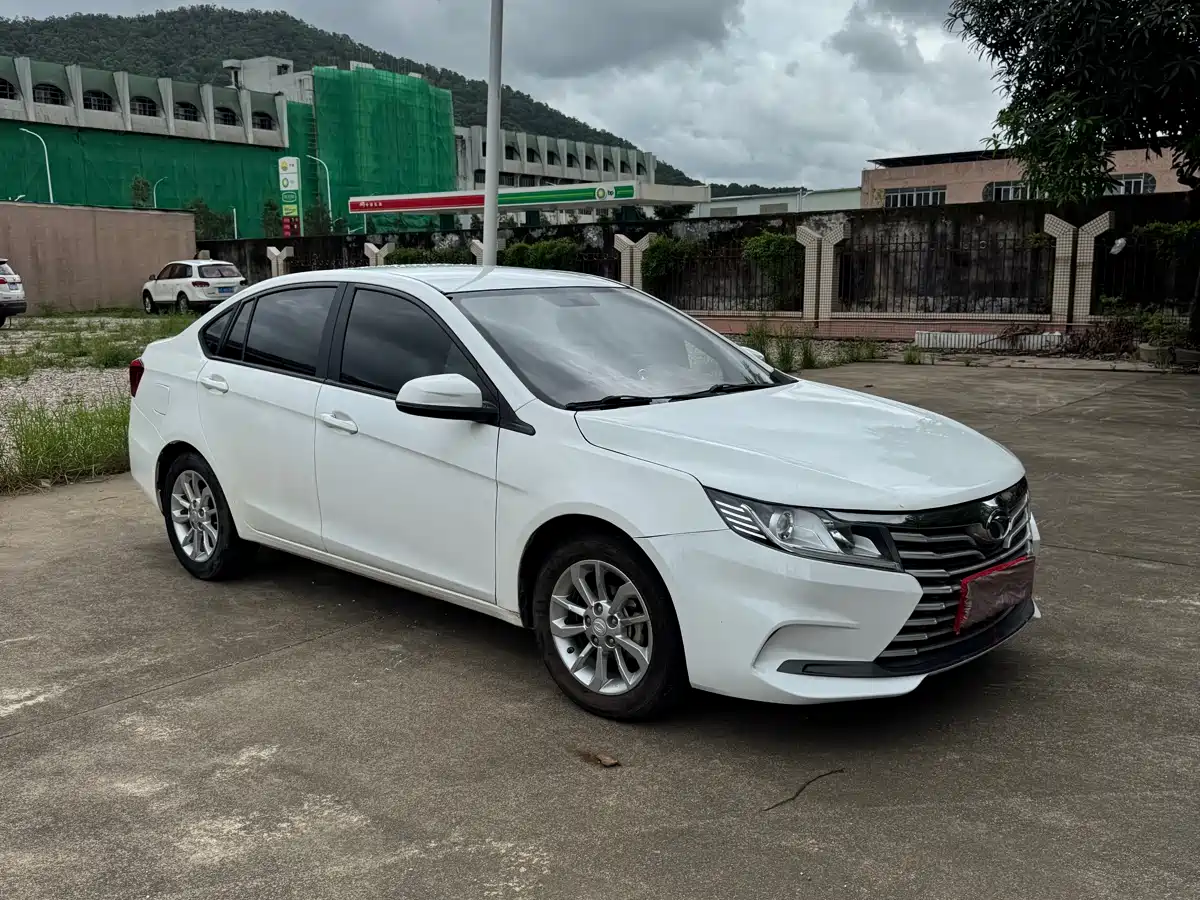 Soueast A5 Wing Dance 2020 2019 1.5L CVT Luxury Edition China V