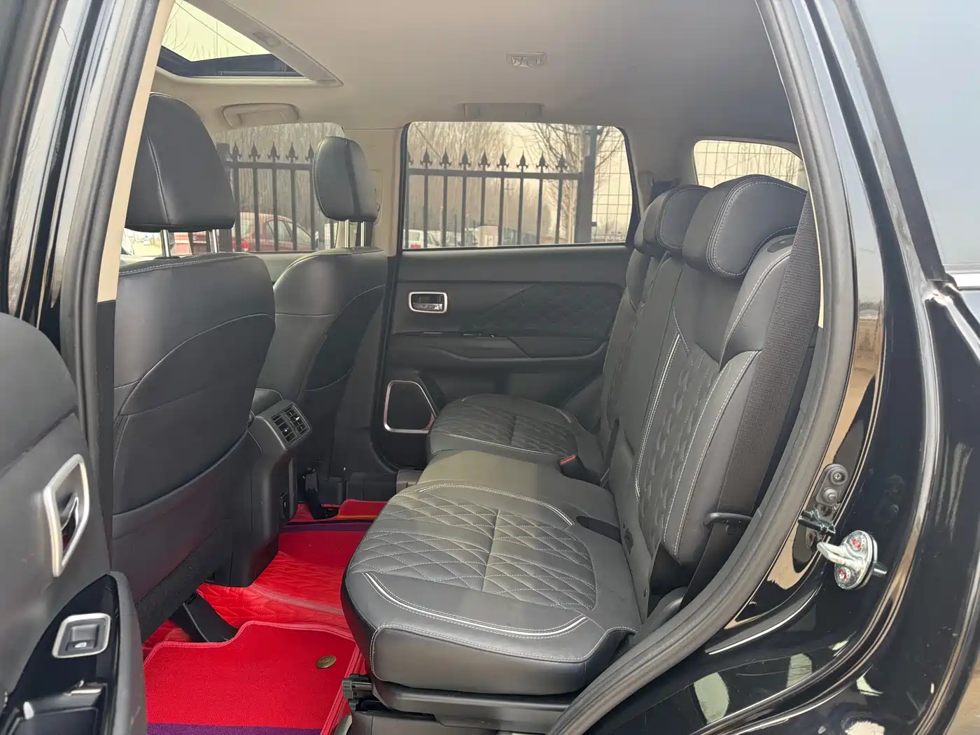 Mitsubishi Outlander 2021 2.4L 4WD Deluxe Edition 7-Seater фото 10