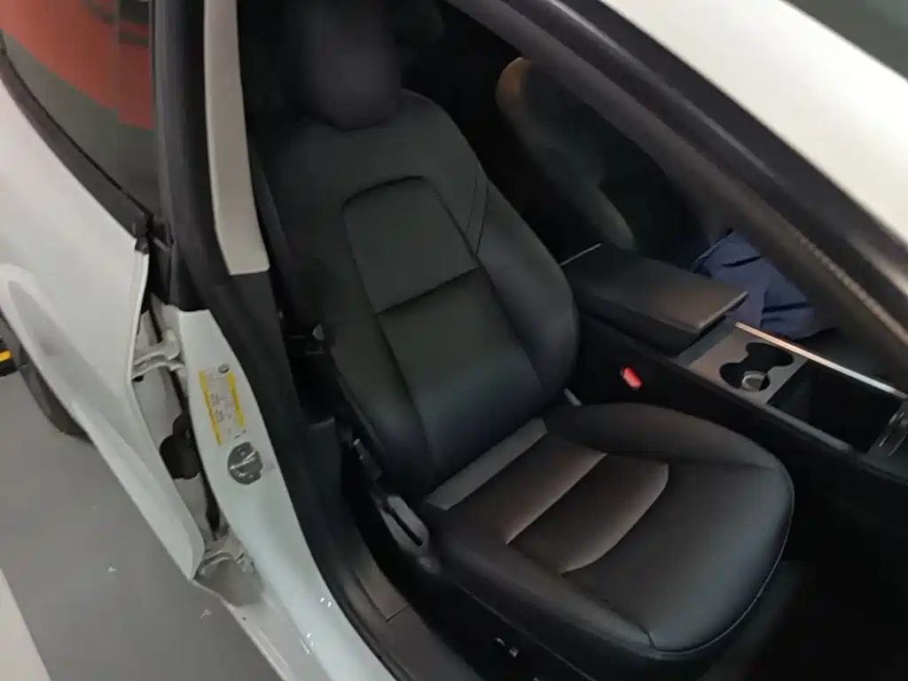 Фото 25 - Tesla Model 3