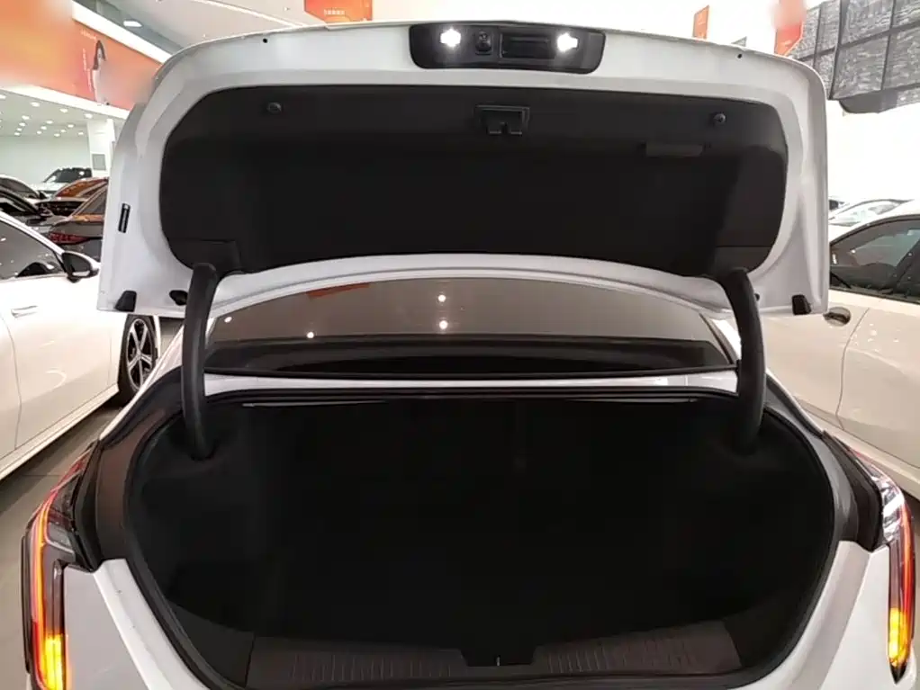 Cadillac CT4 2023 2022 28T Fashion Style