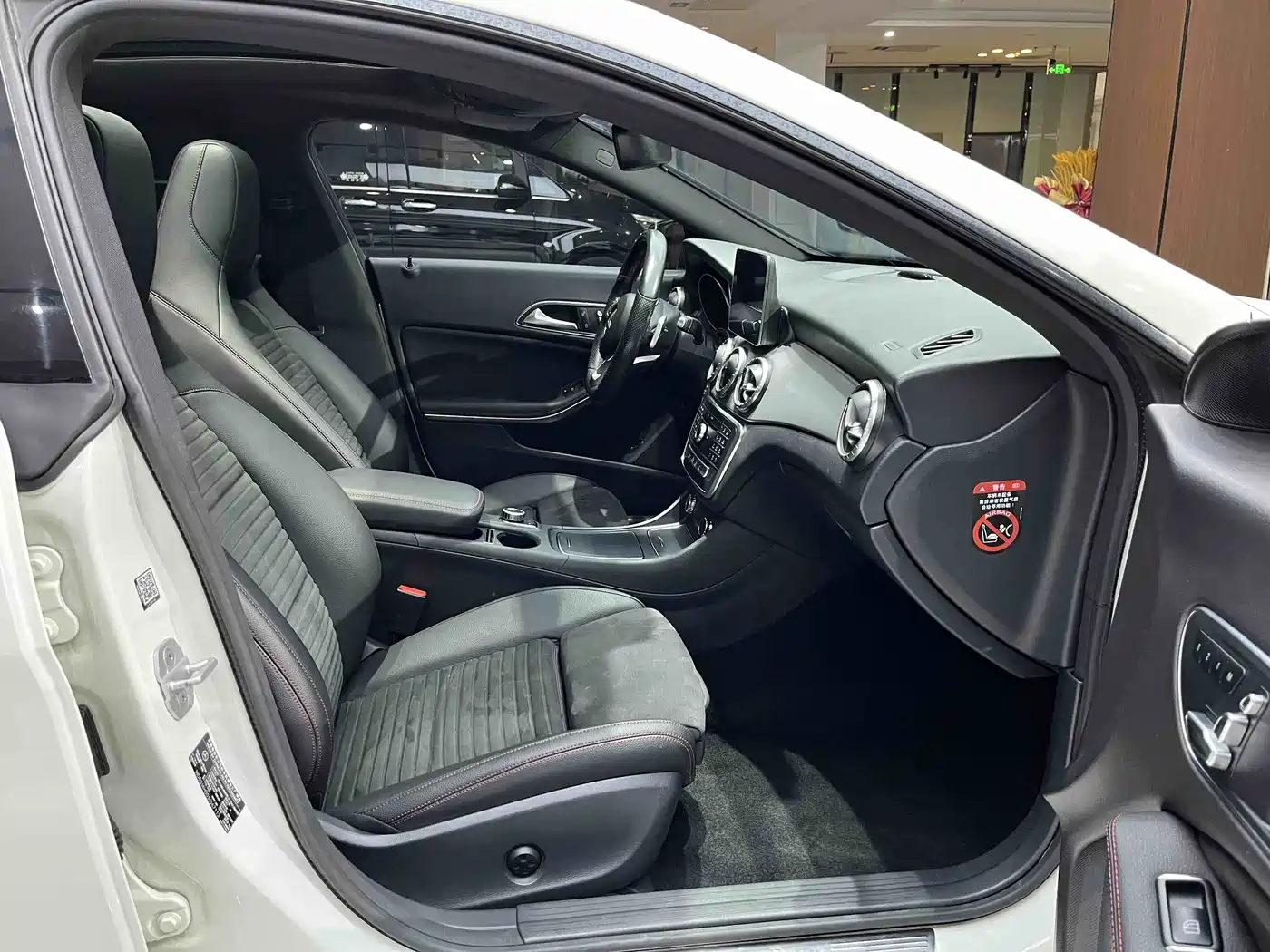 Mercedes-Benz CLA (Import) 2017 CLA 220 4MATIC фото 9