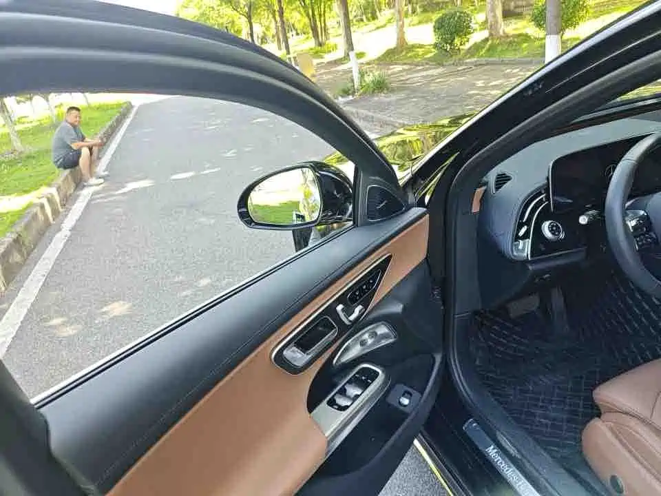 Photo 9 - Mercedes-Benz E-Class