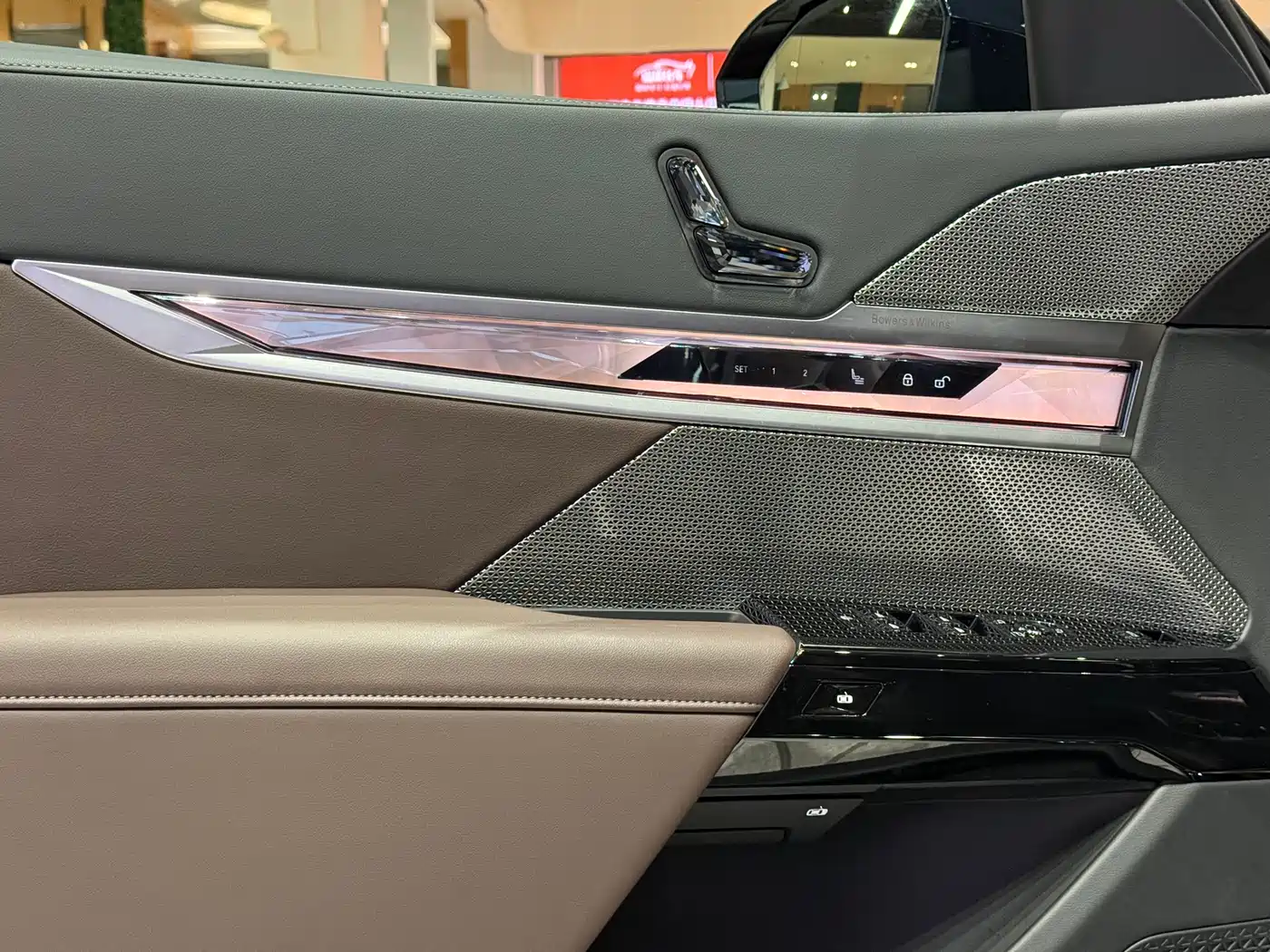 BMW 7 Series 2023 Model 740Li Leading M Sport Package фото 13