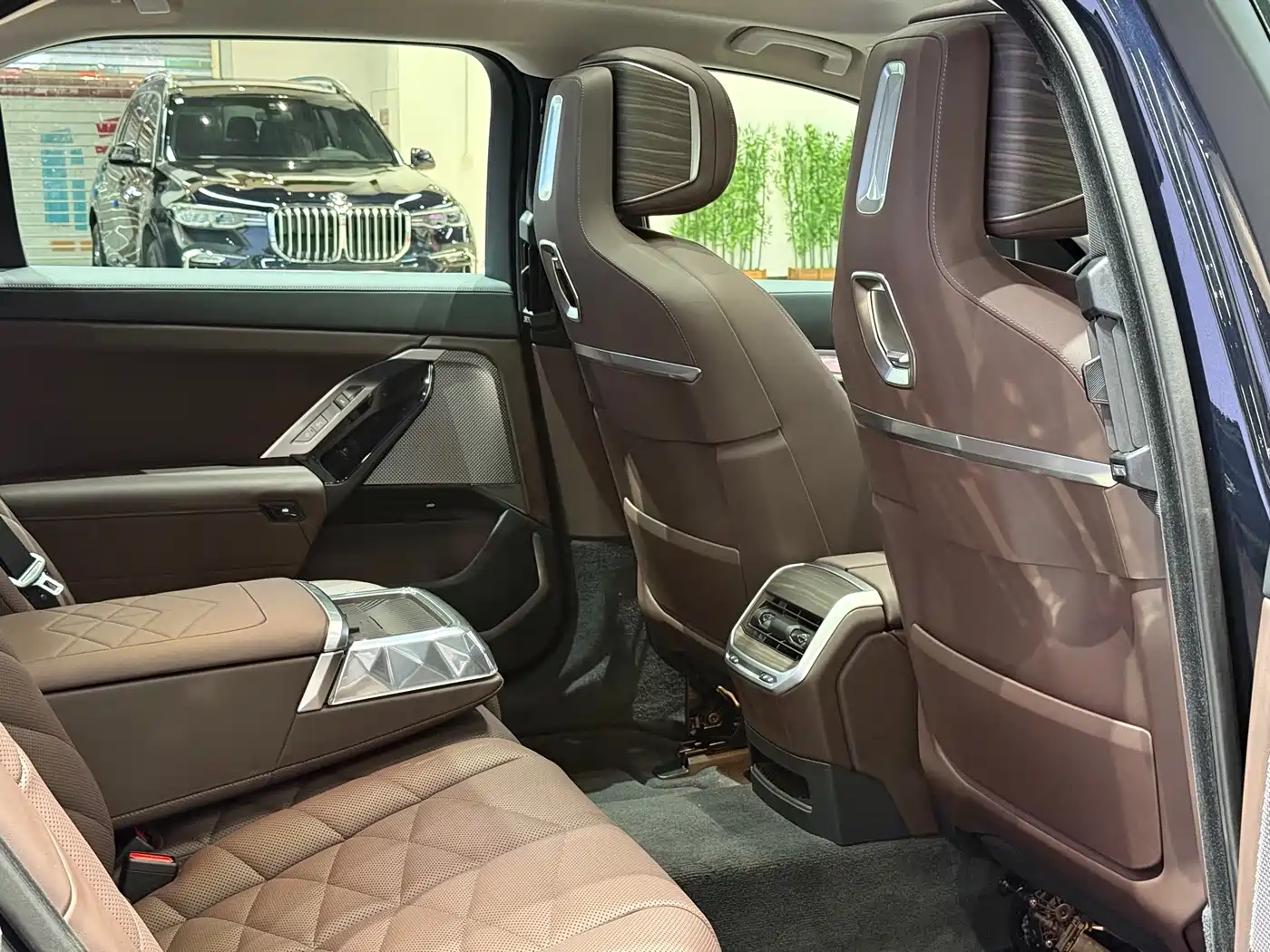 BMW 7 Series 2023 Model 740Li Leading M Sport Package фото 30