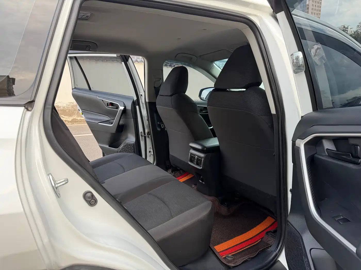 Toyota RAV4 Rongfang 2022 2.0L CVT 2WD Urban Edition фото 8