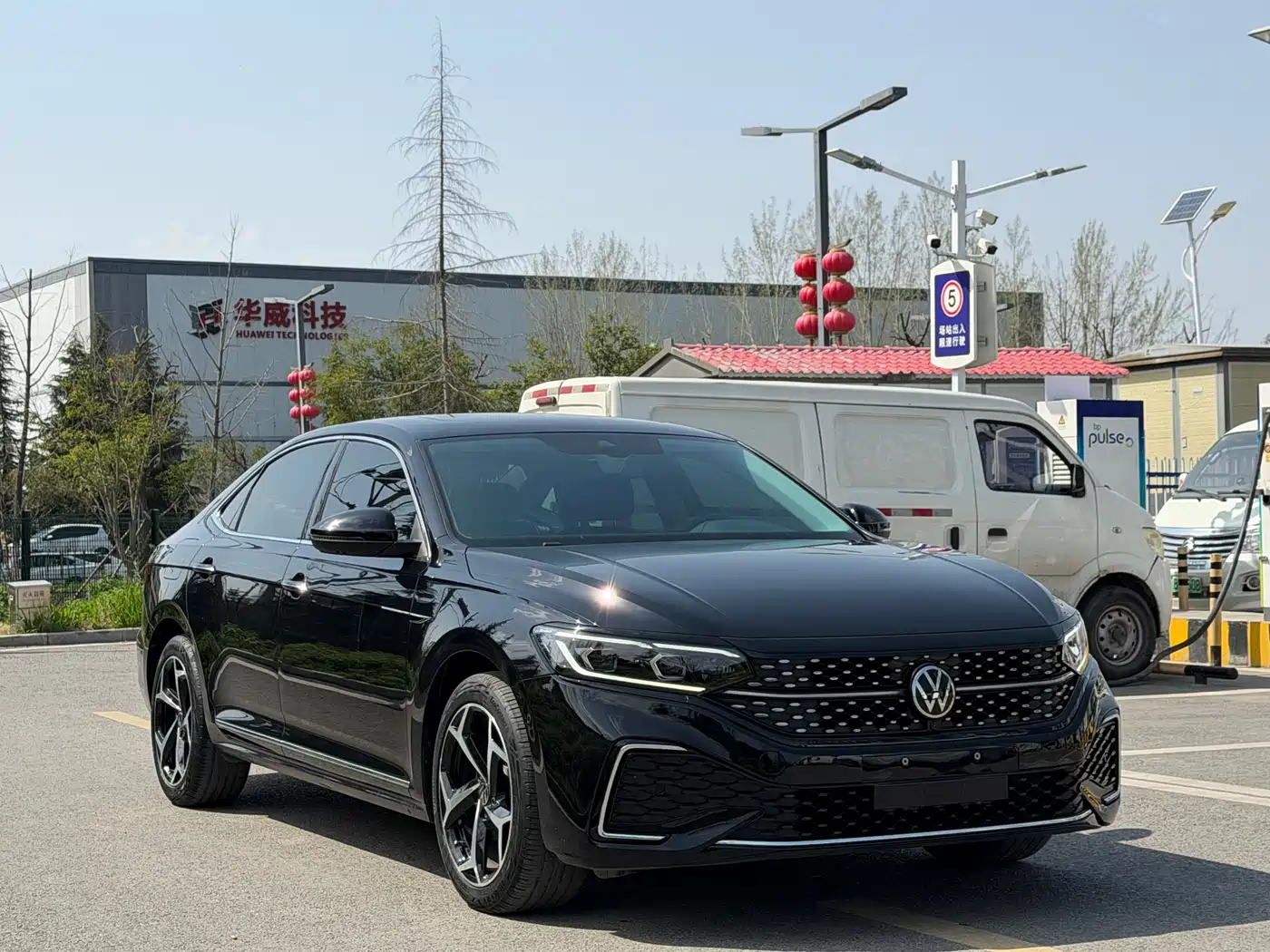 Volkswagen Passat 2024 380TSI Starlight Luxury Edition фото 3
