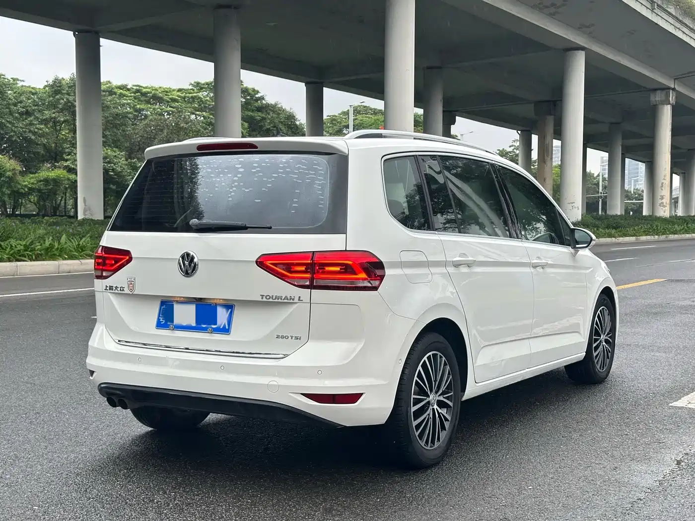 Volkswagen Touran 2016 Touran L 280TSI DSG Luxury фото 17