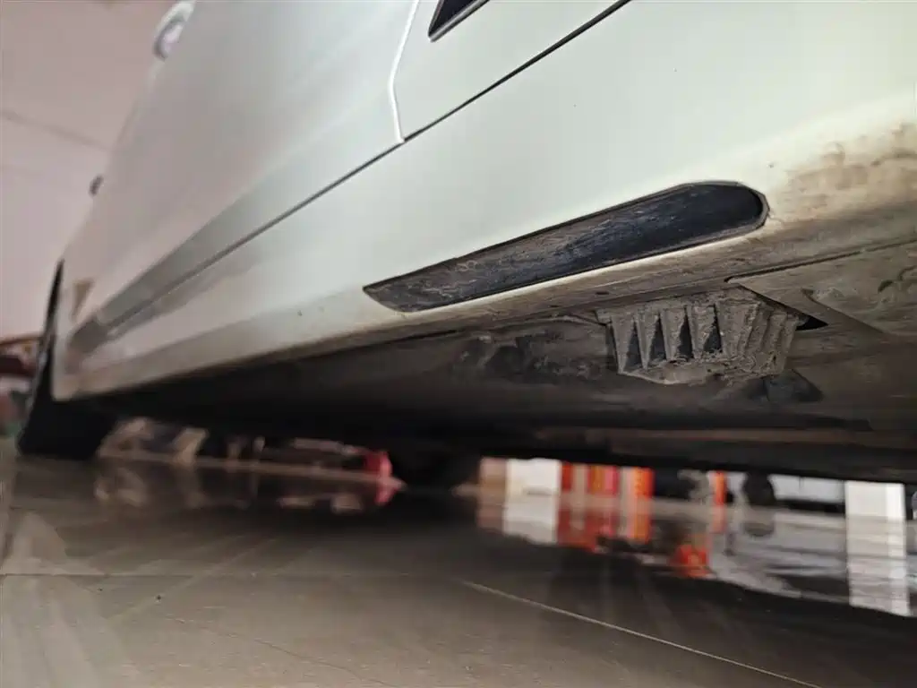 BMW 5 Series New Energy 2020 530Le Range Upgrade Pioneer Edition фото 21