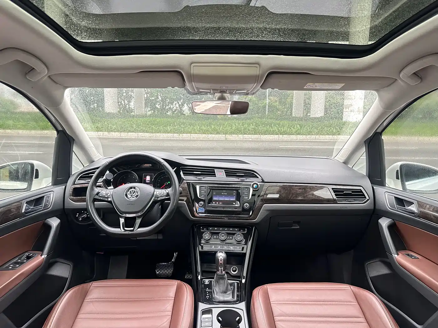Volkswagen Touran 2016 Touran L 280TSI DSG Luxury фото 10