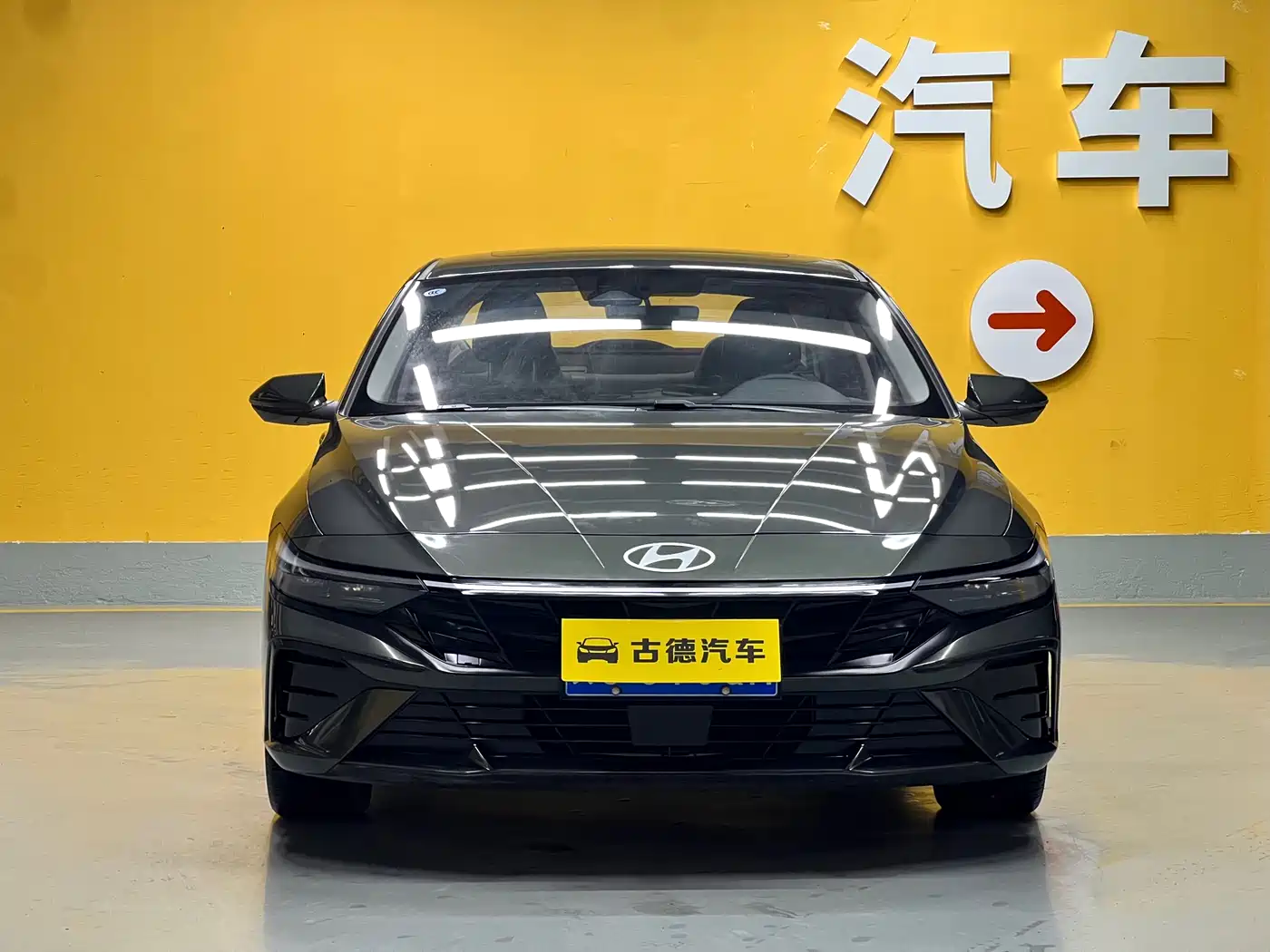 Hyundai Elantra 2023 Model 1.5L CVT LUX Premium Edition фото 2
