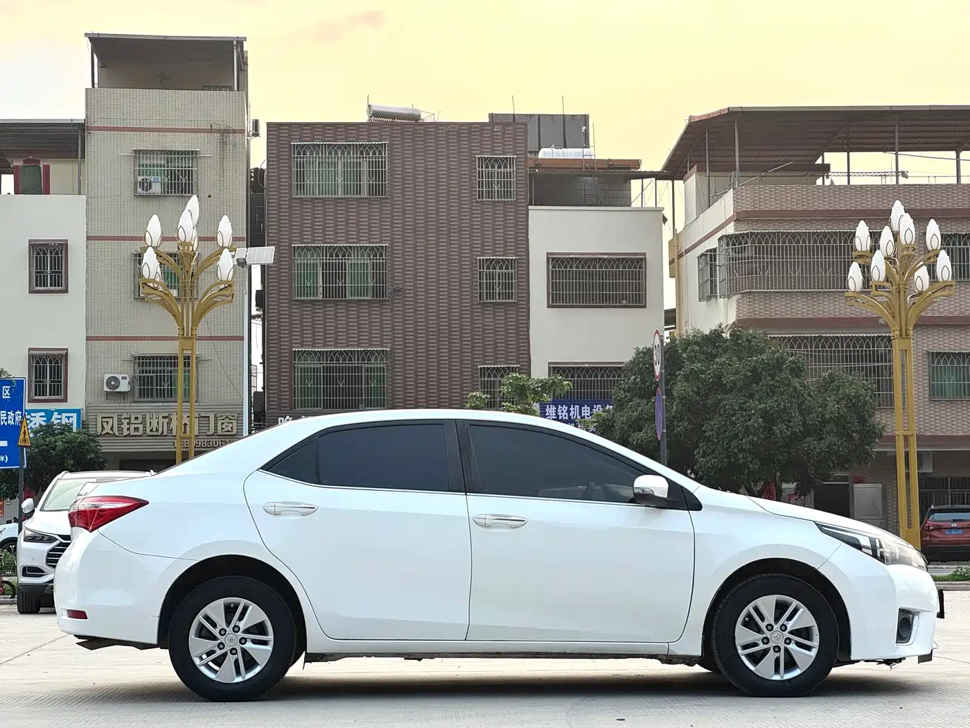 Toyota Corolla 2014 1.6L CVT GL фото 8