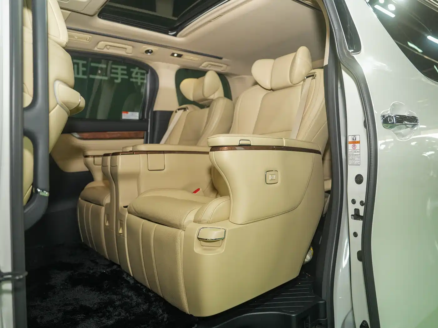Toyota Alphard 2018 3.5L Premium фото 26