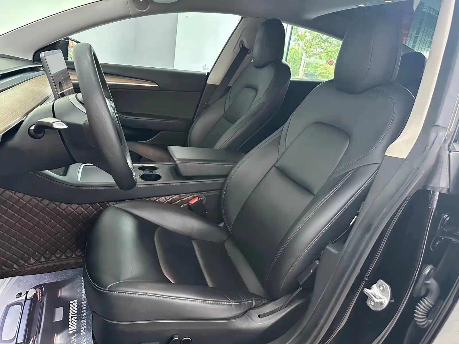 Photo 15 - Tesla Model 3
