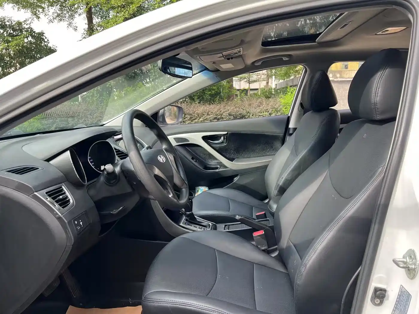 Hyundai Langdong 2013 1.6L Automatic Leading фото 4